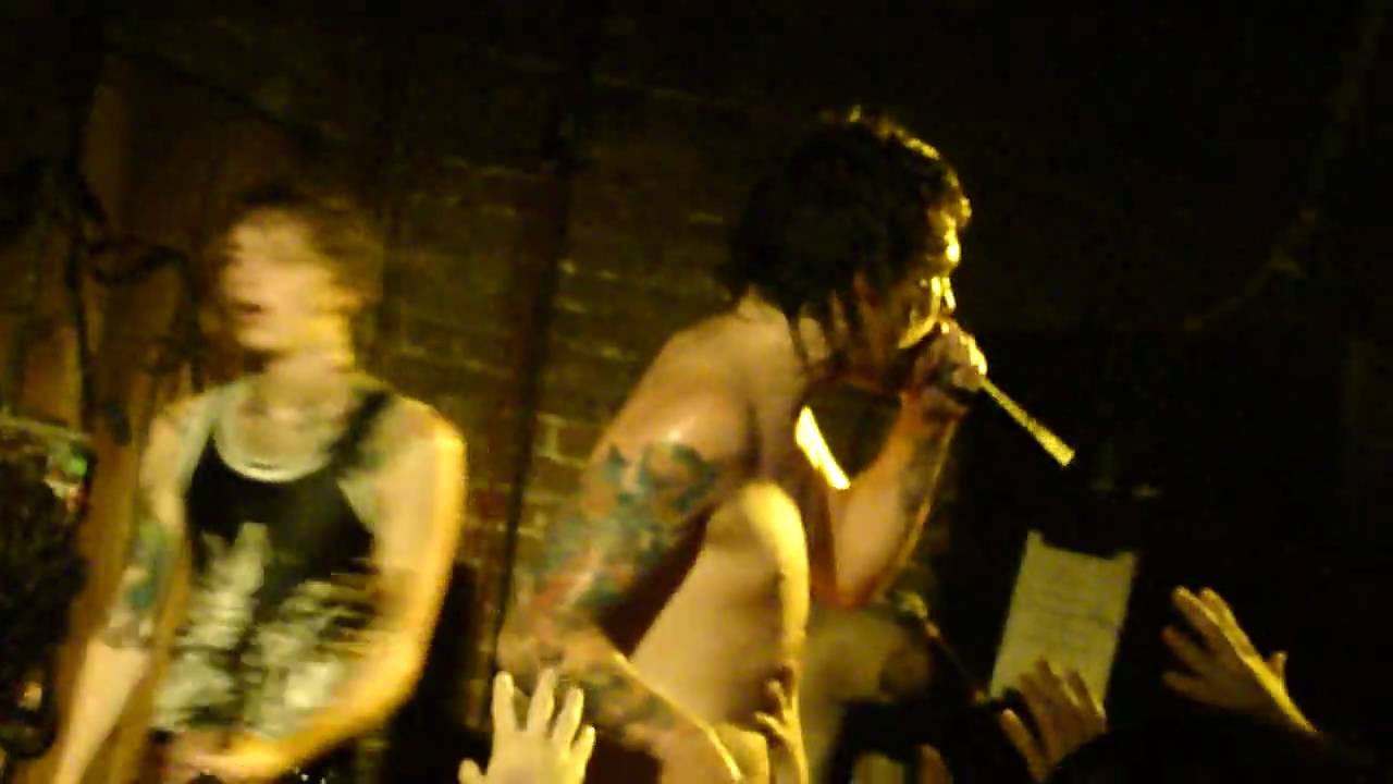 Asking Alexandria - When Everyday's the Weekend LIVE @ Emo's in Austin, TX! (HD)