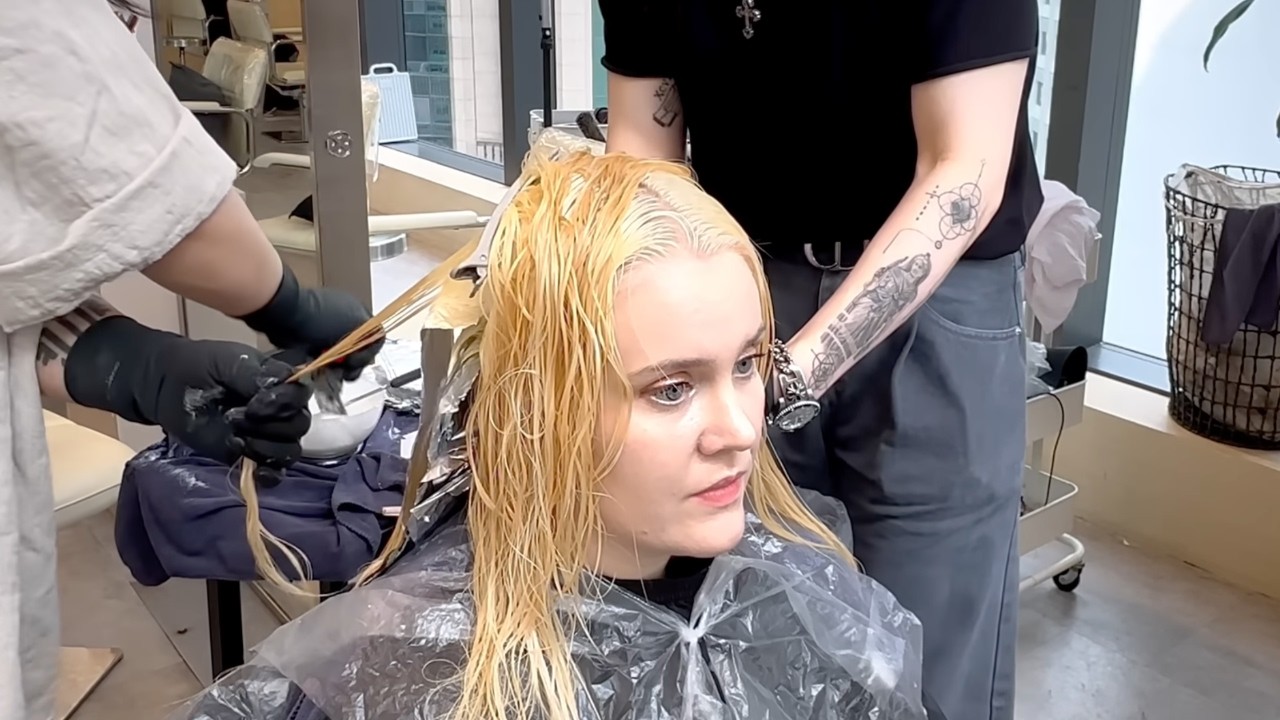 ASMR Two Professional Hong Kong hair dressers fix my roots and hair colour 