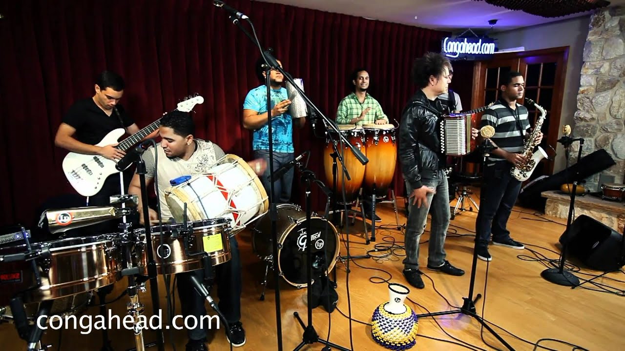 El Prodigio performs  Periblues