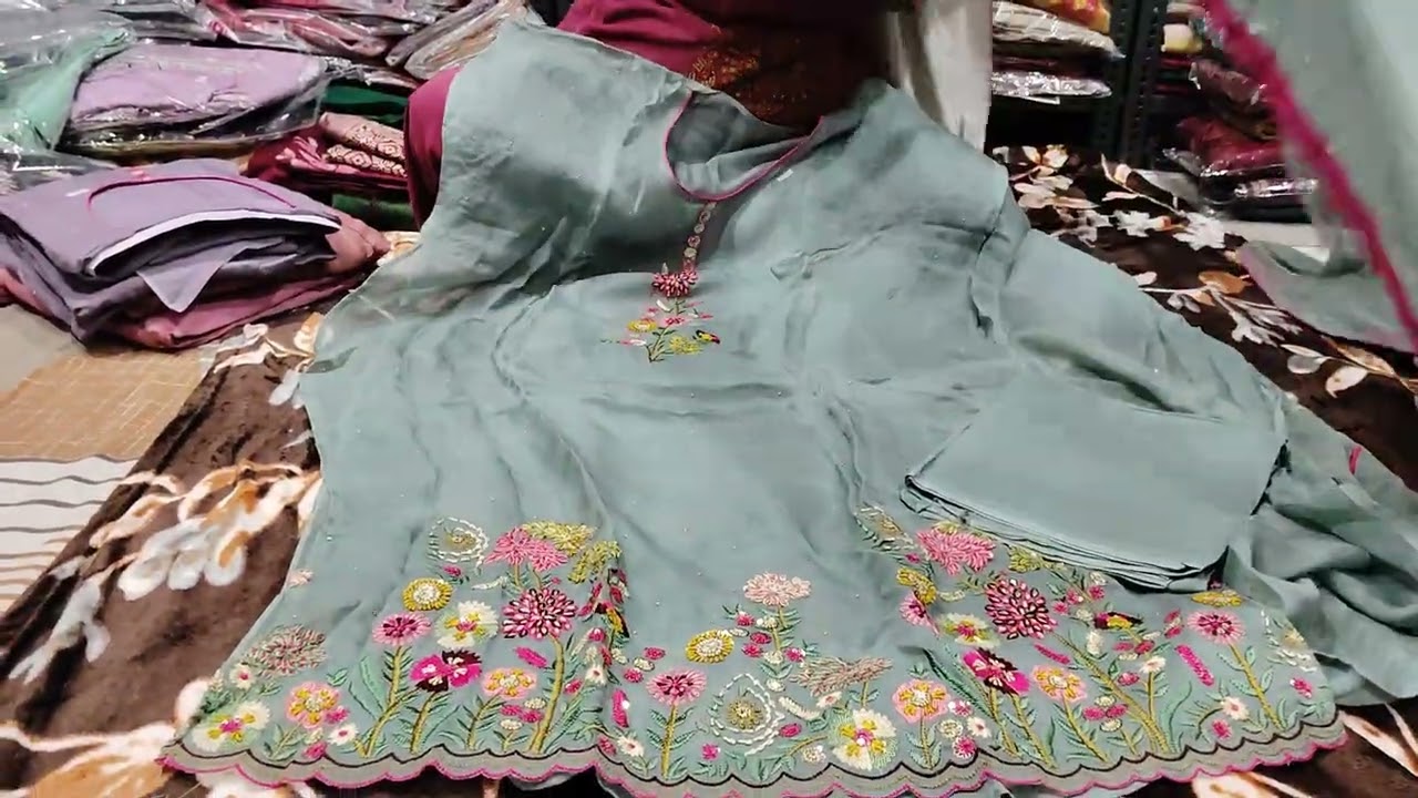 Bahut hi sunder suit aa chuke hai order on 8708452076