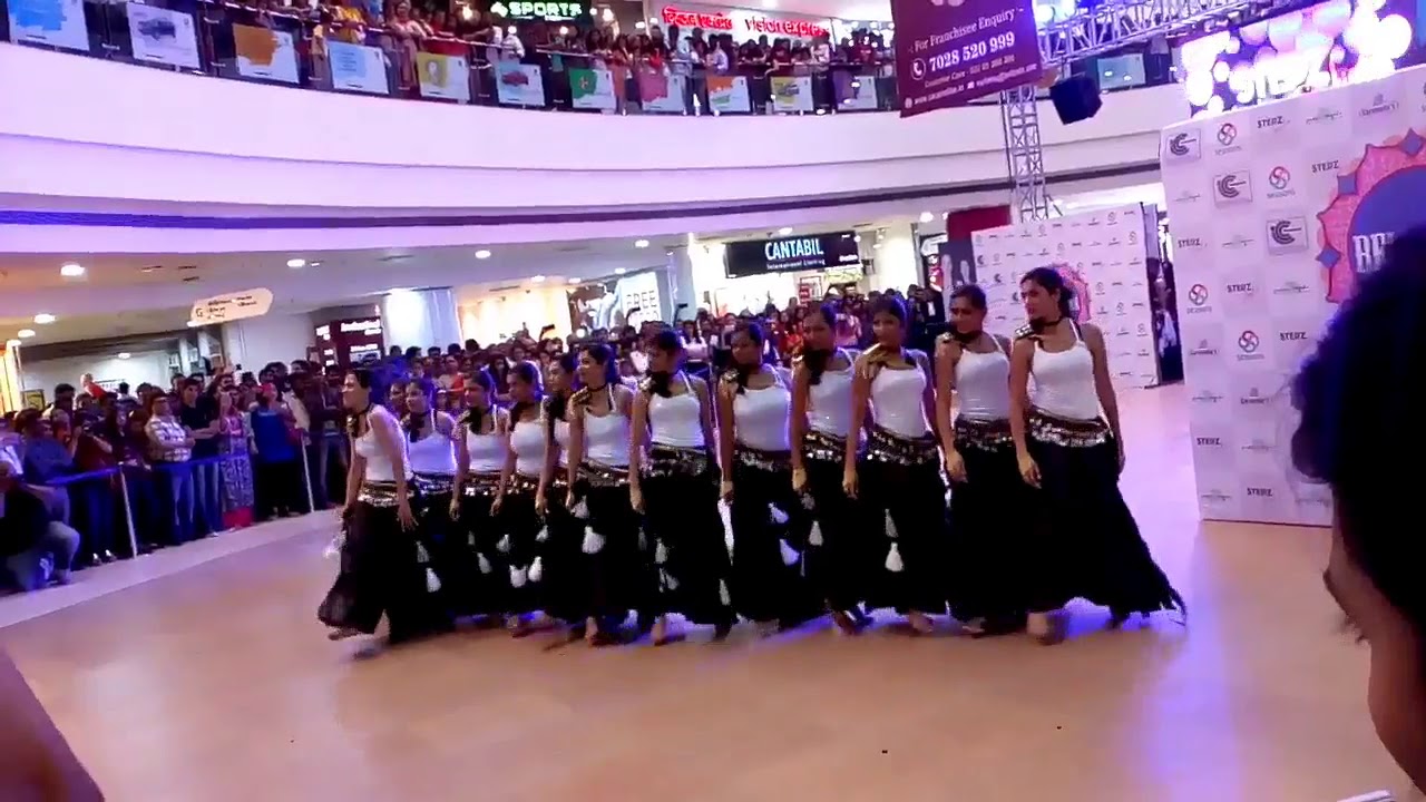 Belly dancing at Seasons mall, Pune 😍😍
