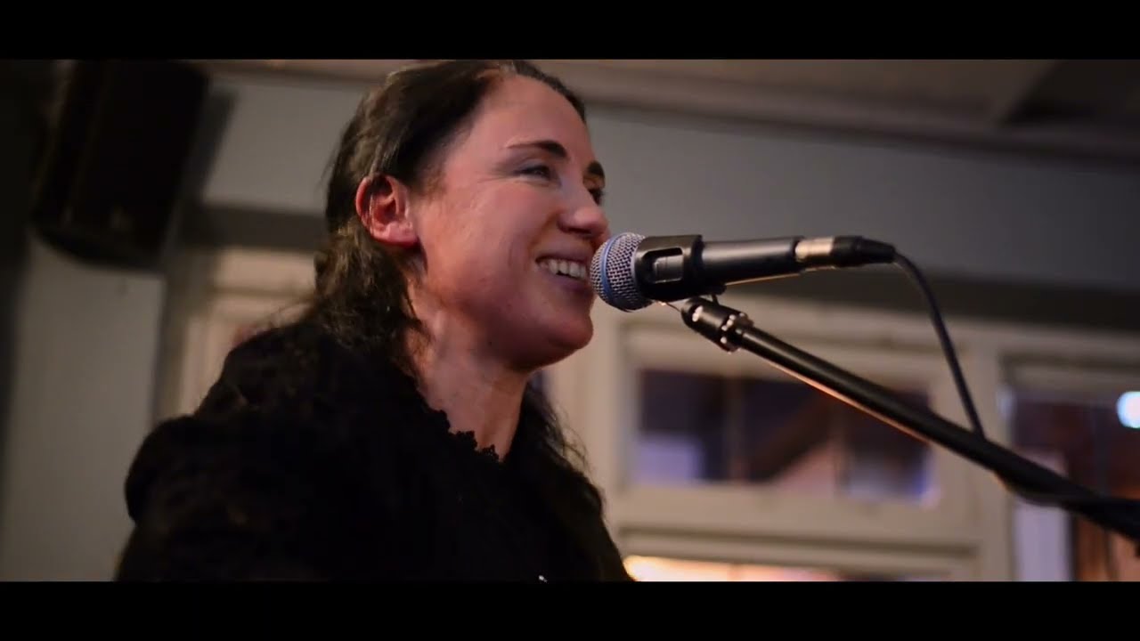 'Saturday (Friday)' by Becky Syson performed LIVE by Becky Syson & Chris Maguire #femaleartist