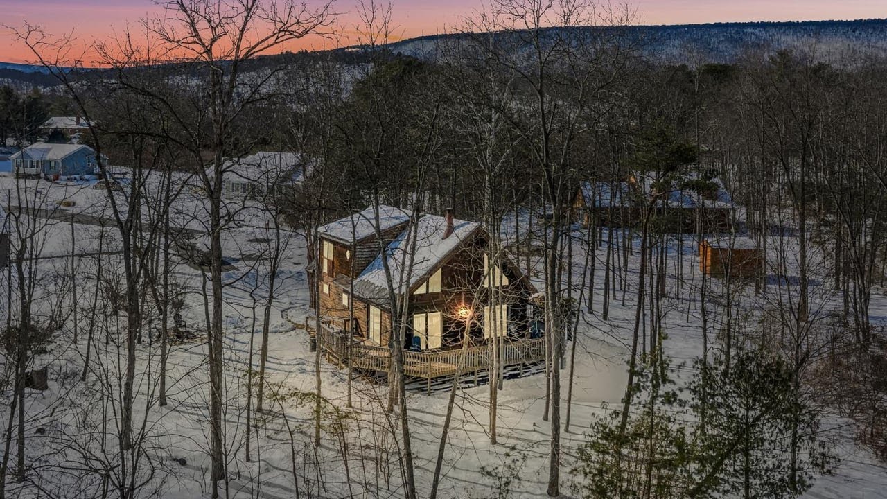 76 MDG Ct, Berkeley Springs, WV