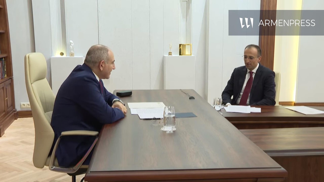 Վարչապետի աշխատանքային քննարկումն Աշխատանքի և սոցիալական հարցերի նախարար Արսեն Թորոսյանի հետ