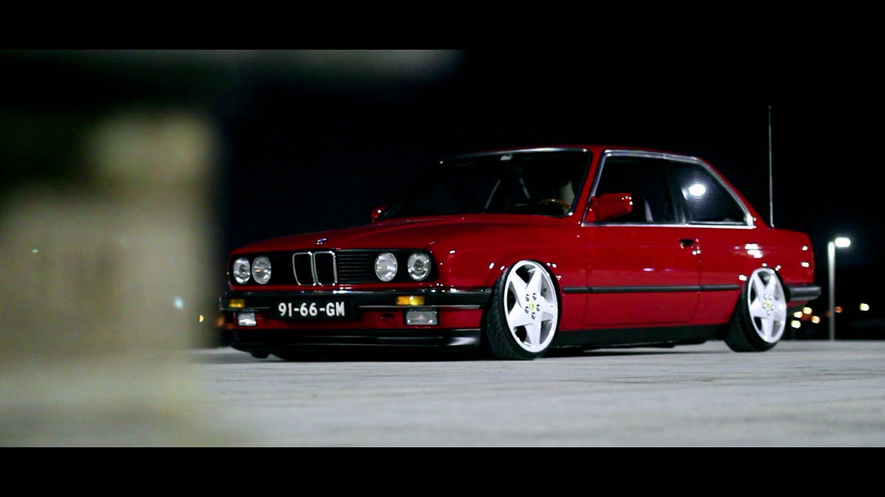 BMW e30 Bagged on Ferrari348 wheels