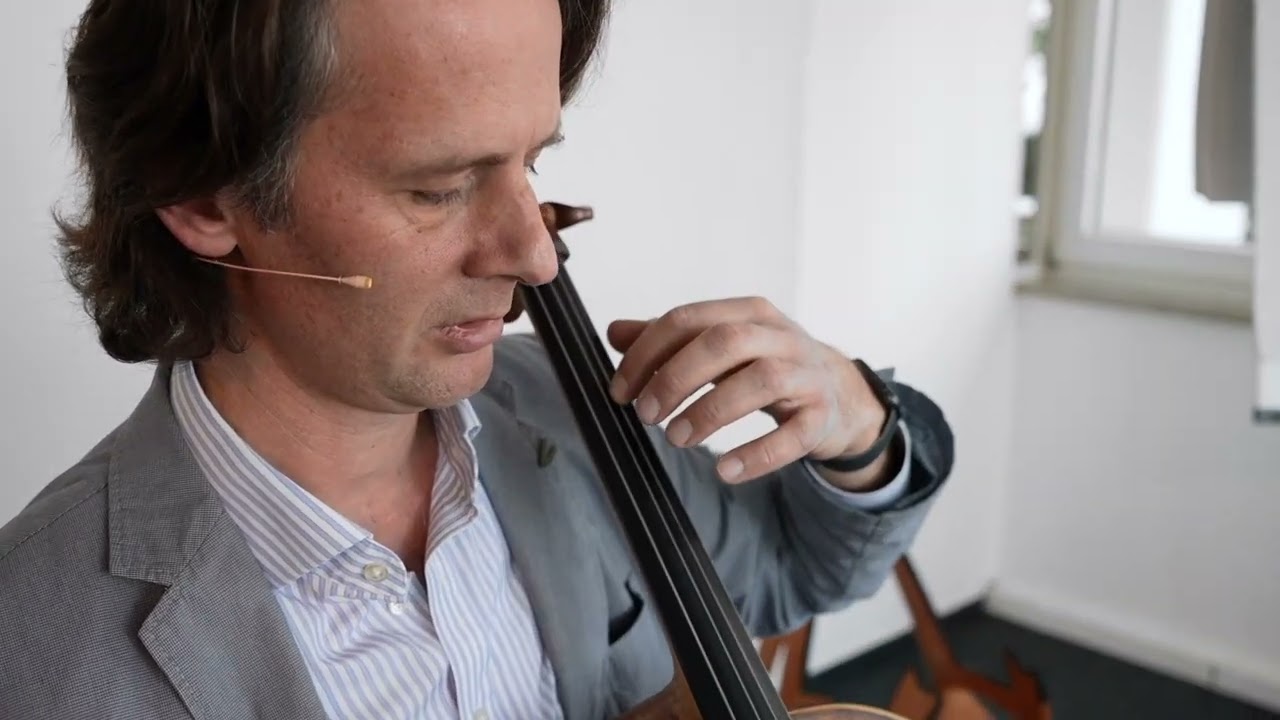 Cello lernen - Bereite die linke Hand auf das Greifen der Töne vor!