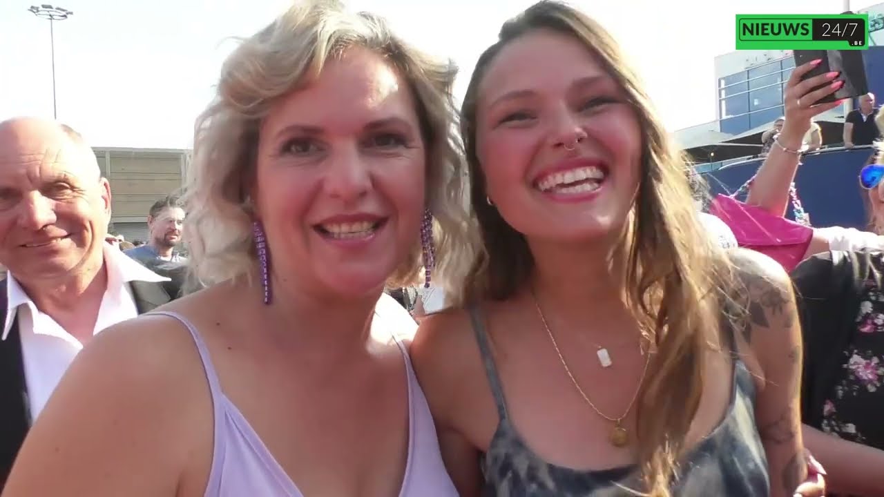 EXCLUSIEVE BEELDEN PREMIERE SEIZOENSFINALE FAMILIE