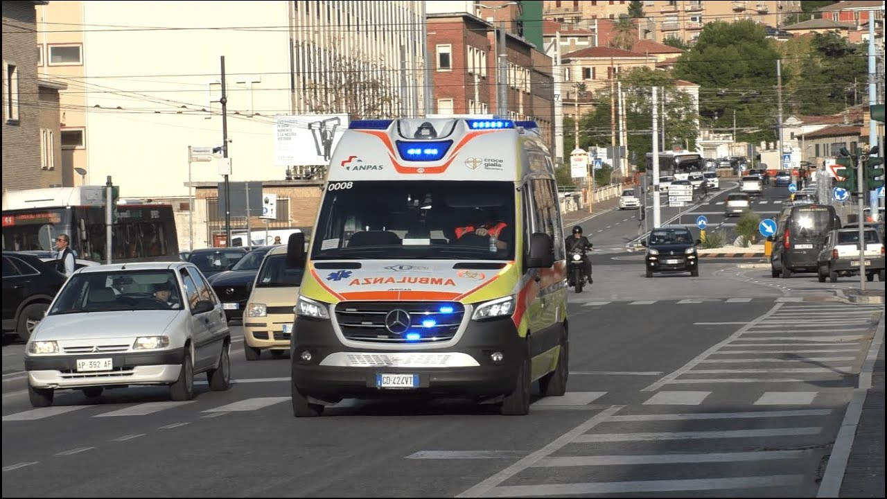 Ambulanza Croce Gialla Falconara in Emergenza / Italian Ambulance in Emergency