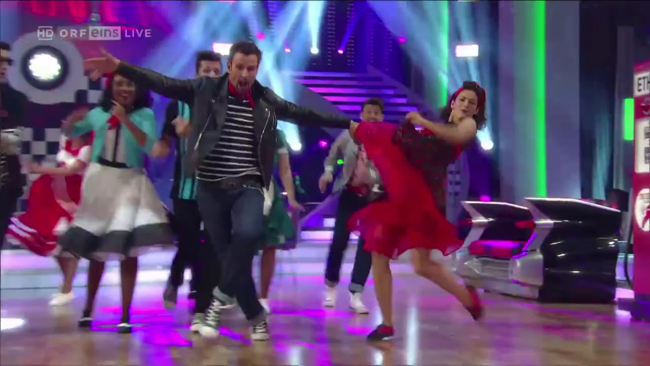 Dancing Star Maria Santner mit Martin Ferdiny - Grease Gruppentanz