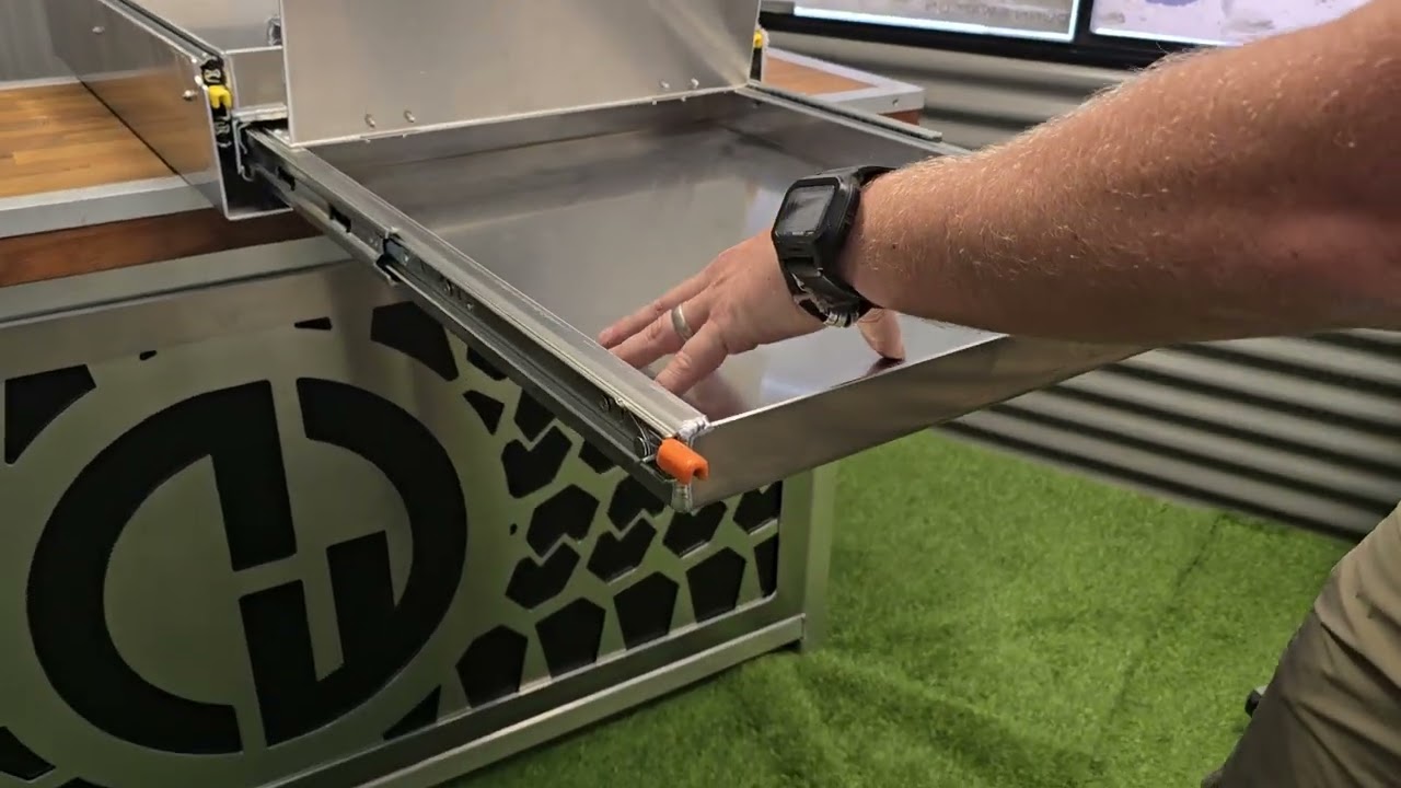 Dunn & Watson 4wd Fridge Slide with Cutlery Drawer