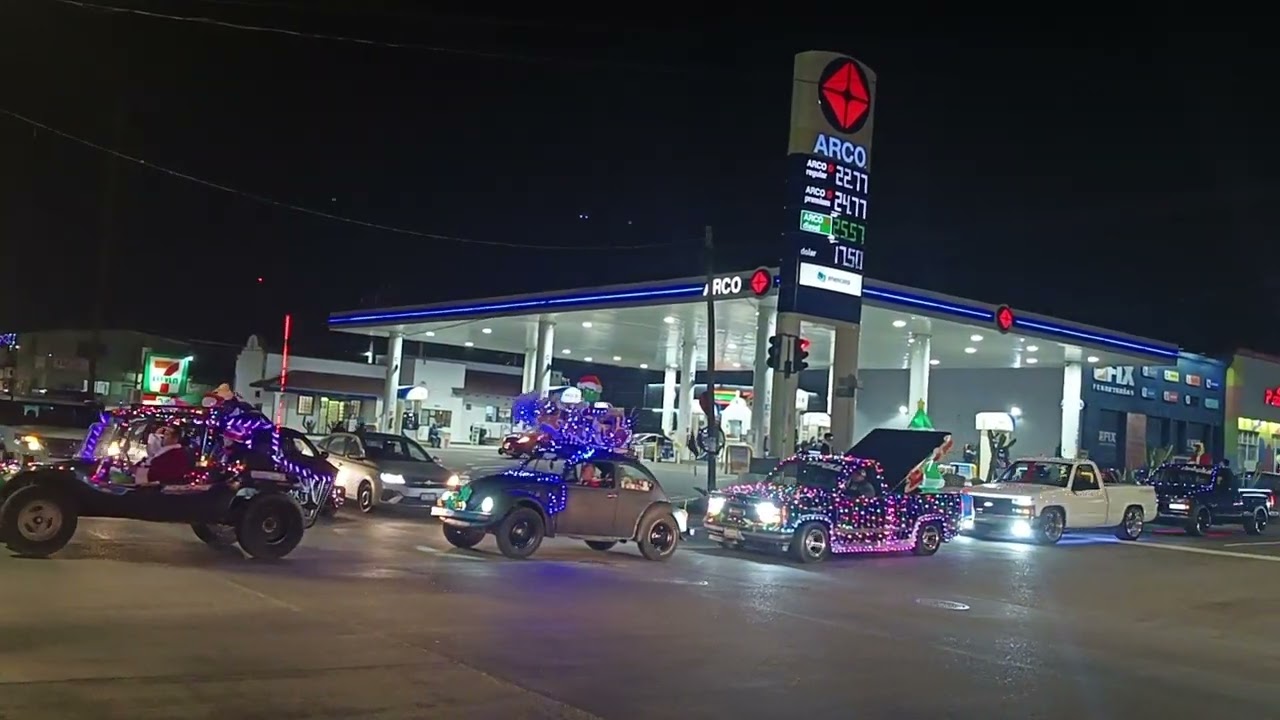 Así fue como captó el desfile de los carros con luces navideñas en Ensenada 