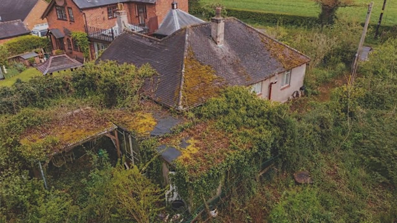 JEANNE'S LOST TREASURES - ABANDONED HOUSE LEFT FROZEN IN TIME