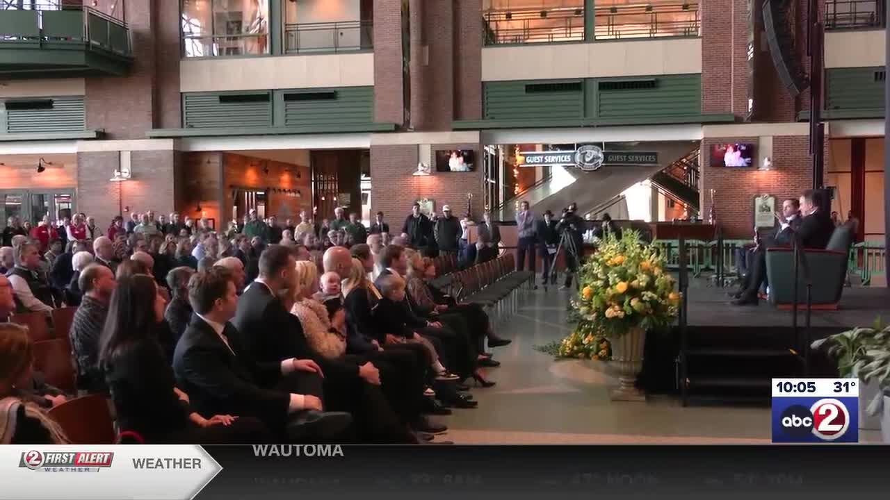 На церемонии прощания команда &laquo;Грин Бэй Пэкерс&raquo; почтила память бывшего президента Боба Харлана.