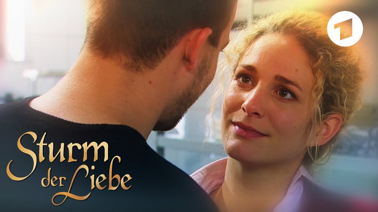In Franzis Tagtraum gibt sie sich Tim bedenkenlos hin | Sturm der Liebe