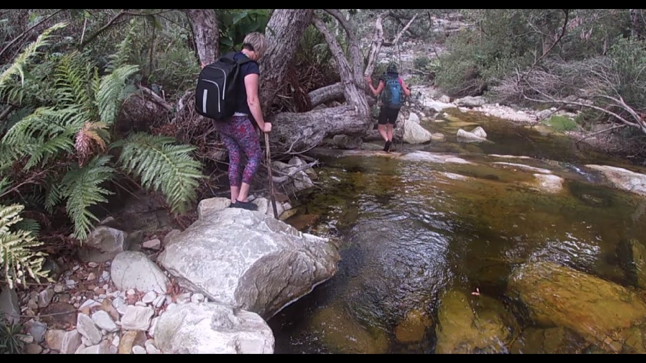 Rock hopping in Keur rivier #hiking #riversounds