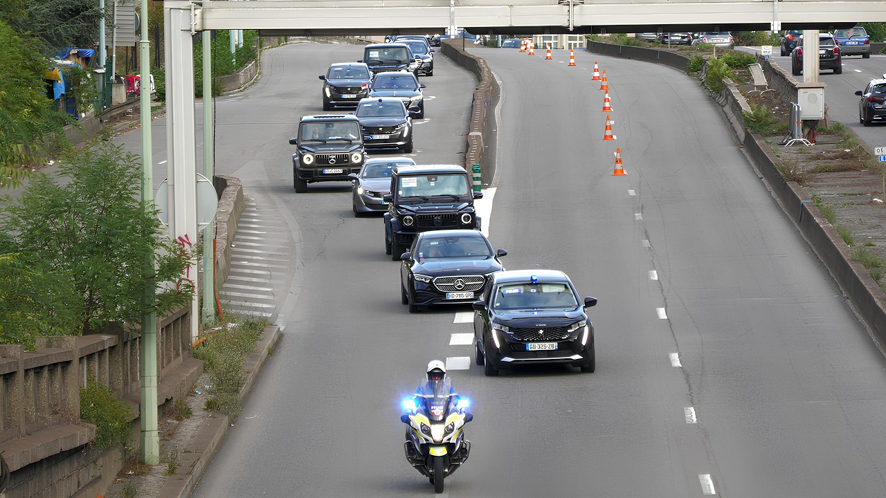 The Iraqi Prime Minister&rsquo;s Heavily Secured Convoy in Paris
