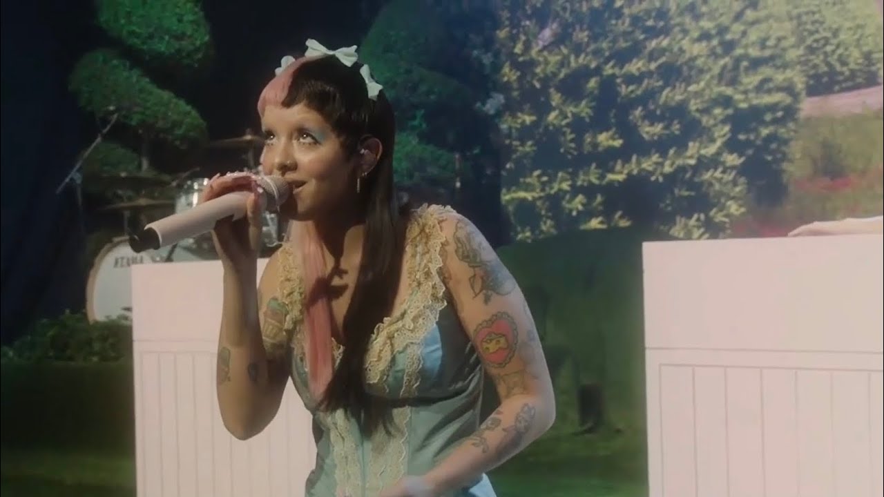 Melanie Martinez - Show & Tell (Live from Can&rsquo;t Wait Till I'm Out Of K-12 Virtual Tour) [HD]