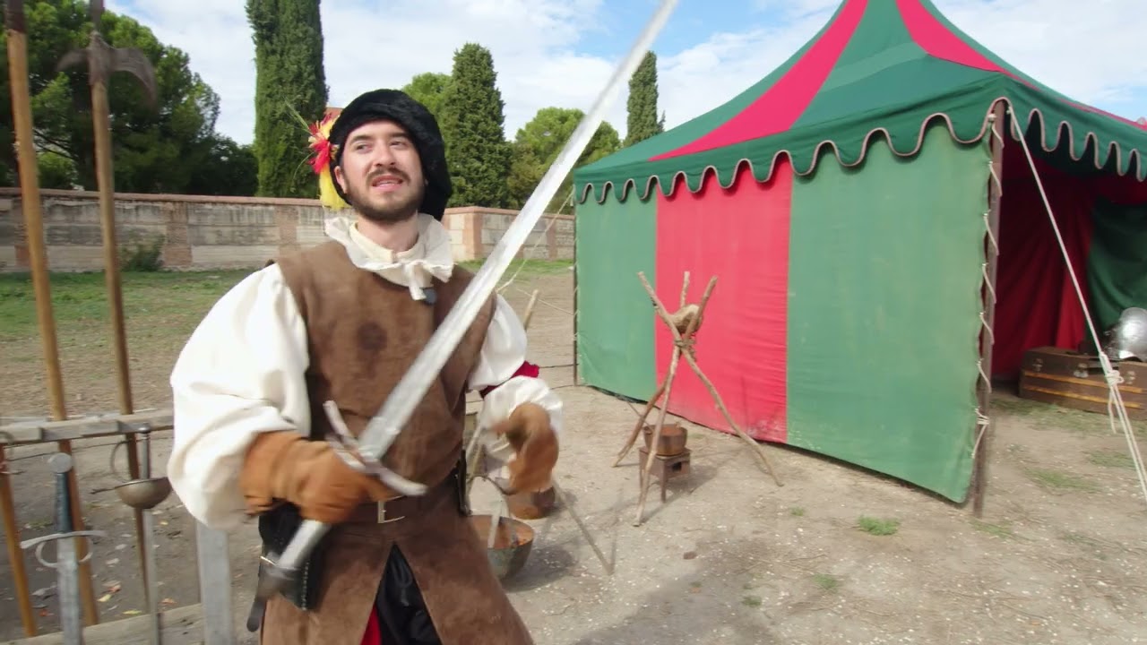 ARMAS Y VESTIMENTA