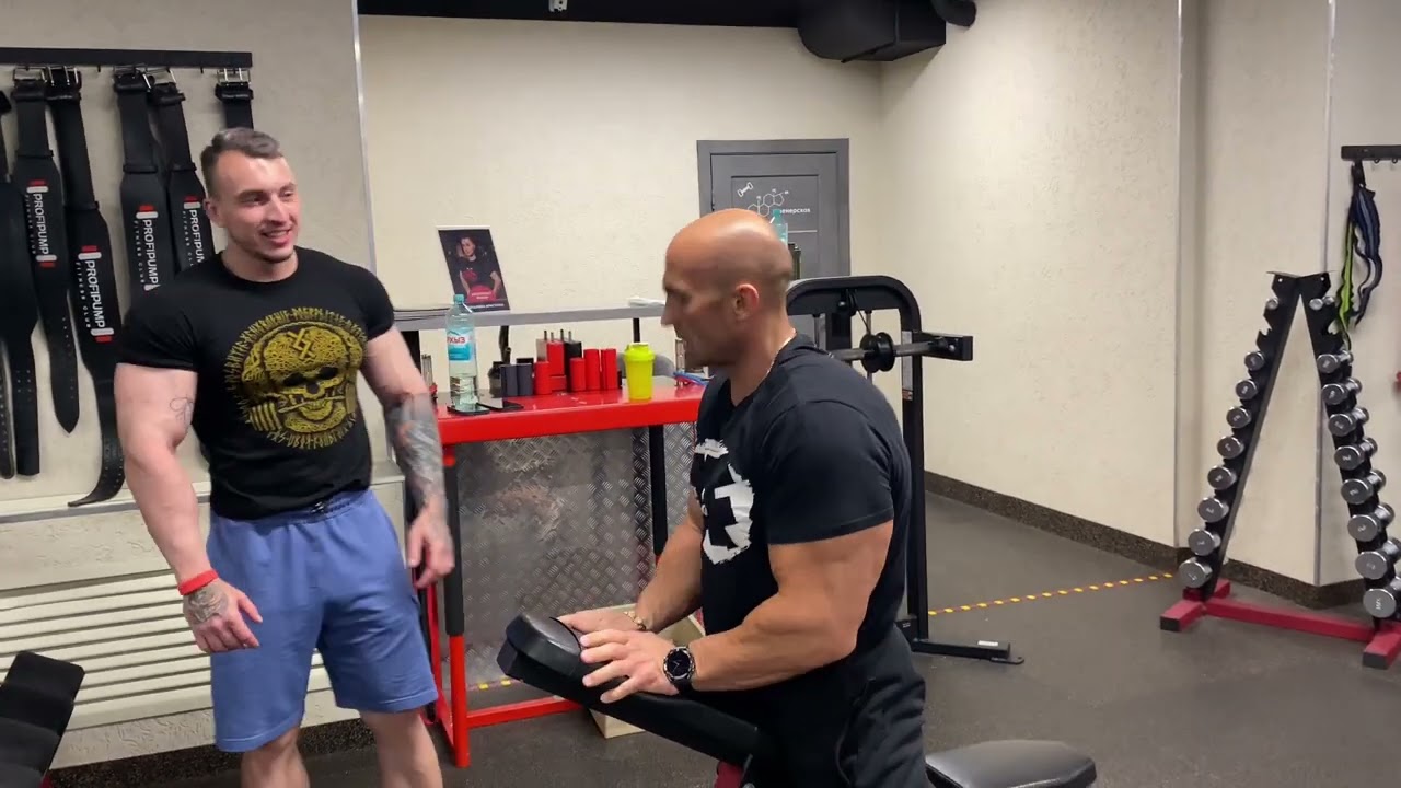 А.Фёдоров вкачивает менсфизика или убийство моей спины #fitness #bodybuilding #mensphysique #gym