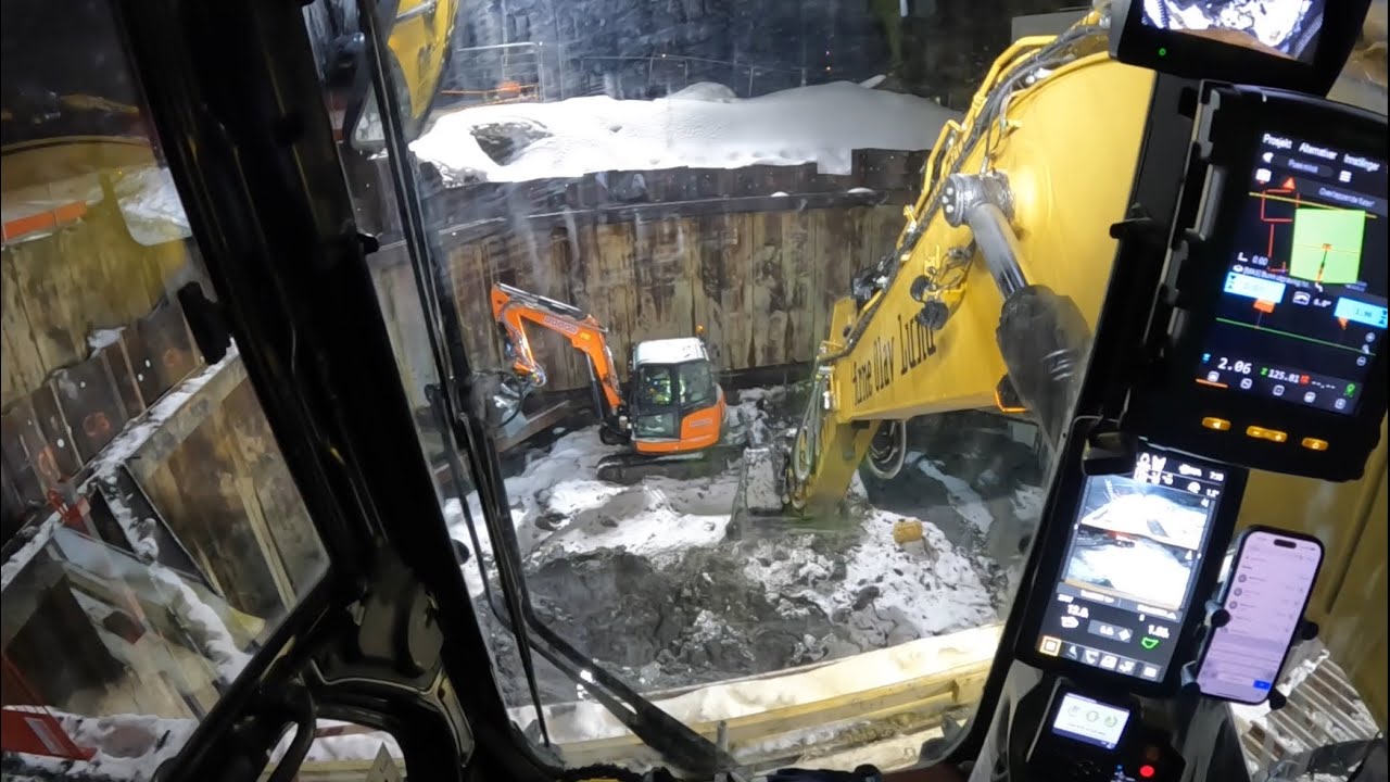 Caterpillar 335 Two excavators, one tight job in a Sheet pile excavation under snow conditions