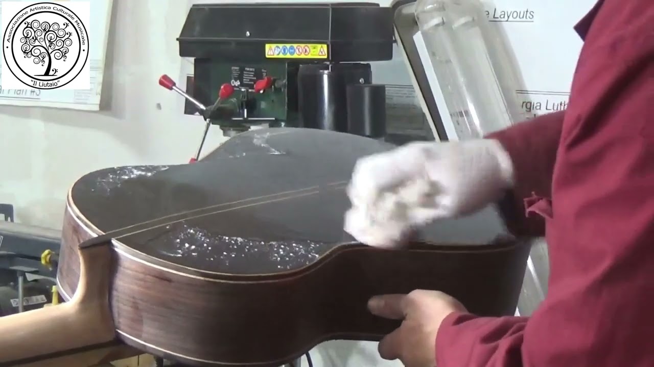 Verniciatura - Lezione 1: Chitarra in Palissandro "turapori"