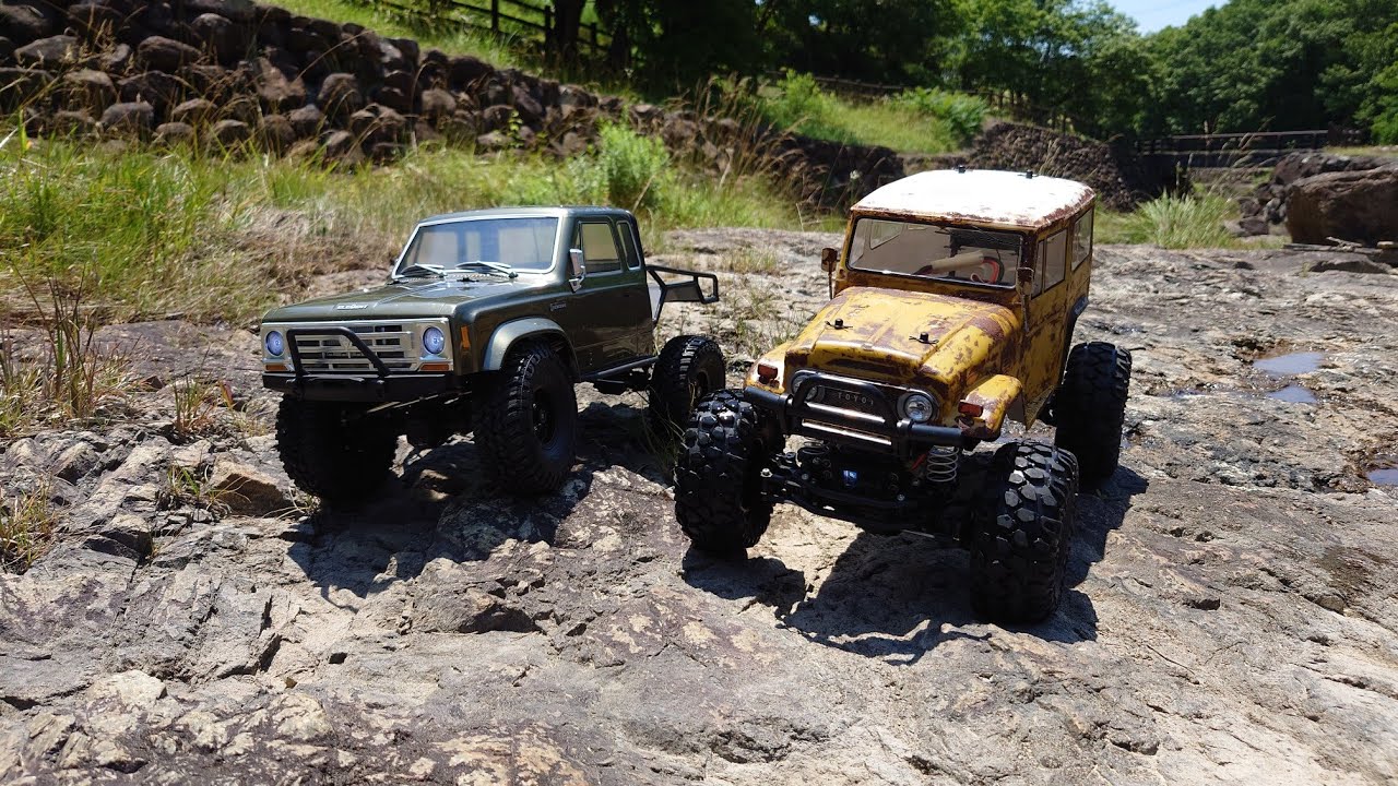 ELEMENT Enduro senderoHD  VS  TAMIYA CR-01 走行比較