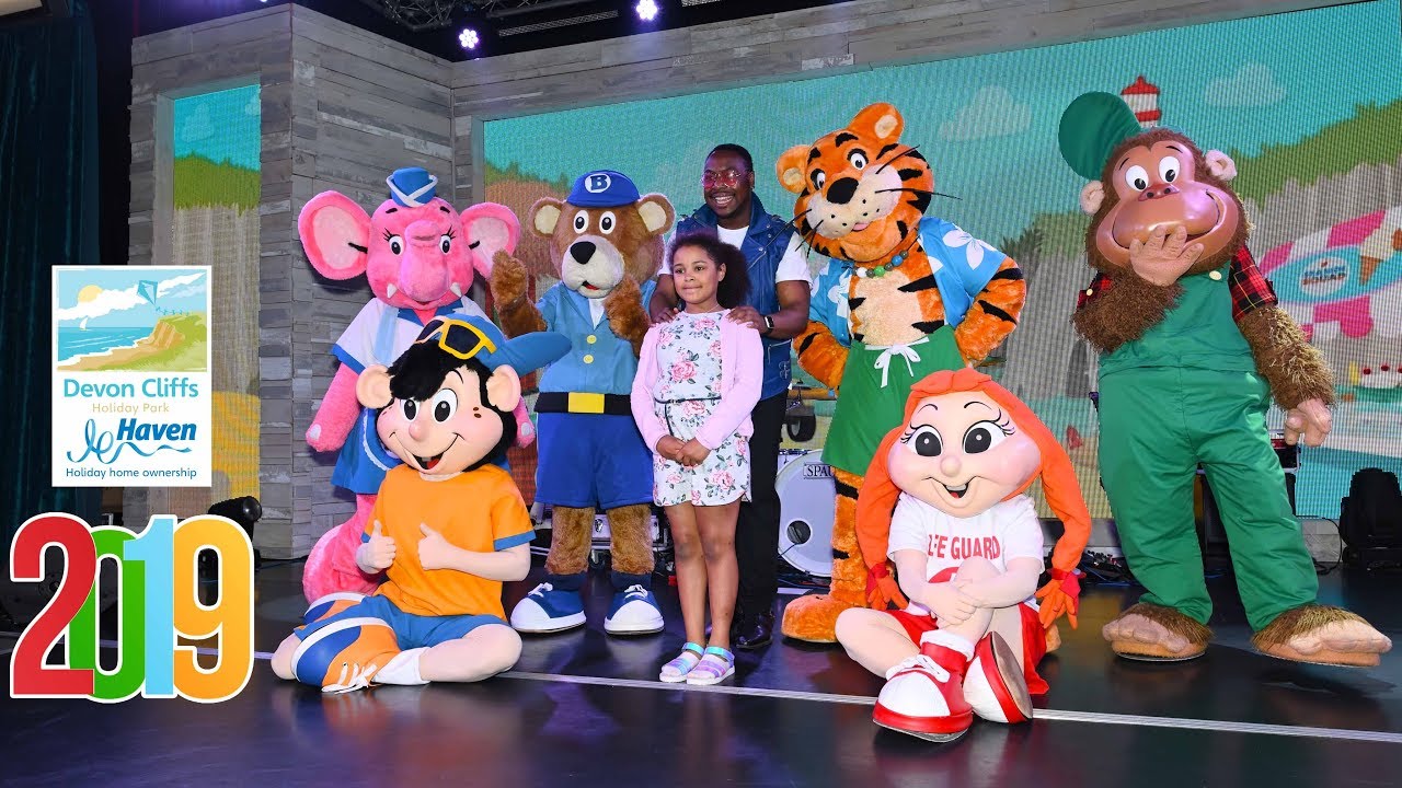 Devon Cliffs Holiday Park Seaside Squad Hollywood Show with Bradley Greedy Poly Tiger Ned 2019