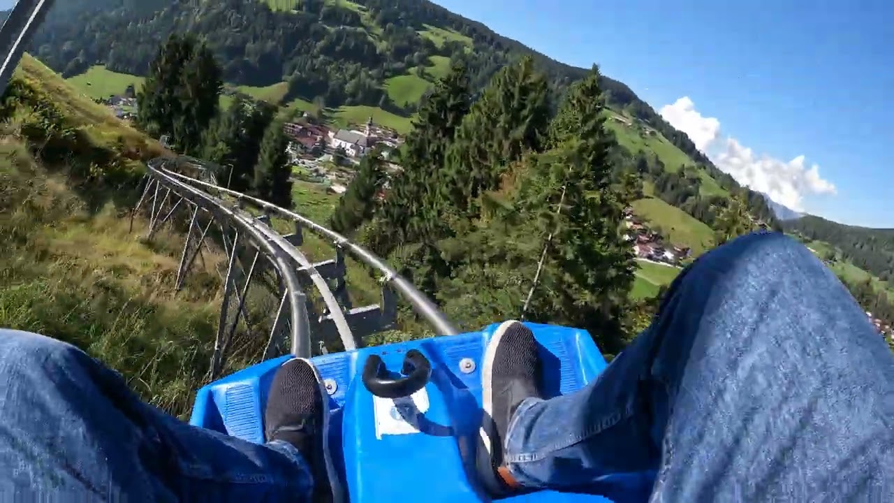 Woow, welch schöne Aussicht bei der Sommerrodelbahn Drachenflitzer im Familienpark Drachental