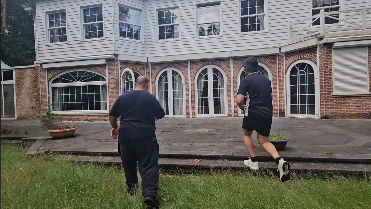 GEHEIME DEUR IN MILJOENEN VILLA GEVONDEN
