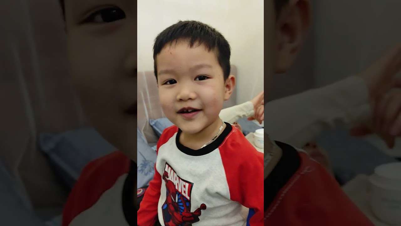 Tết rồi em mua áo mới cho bố