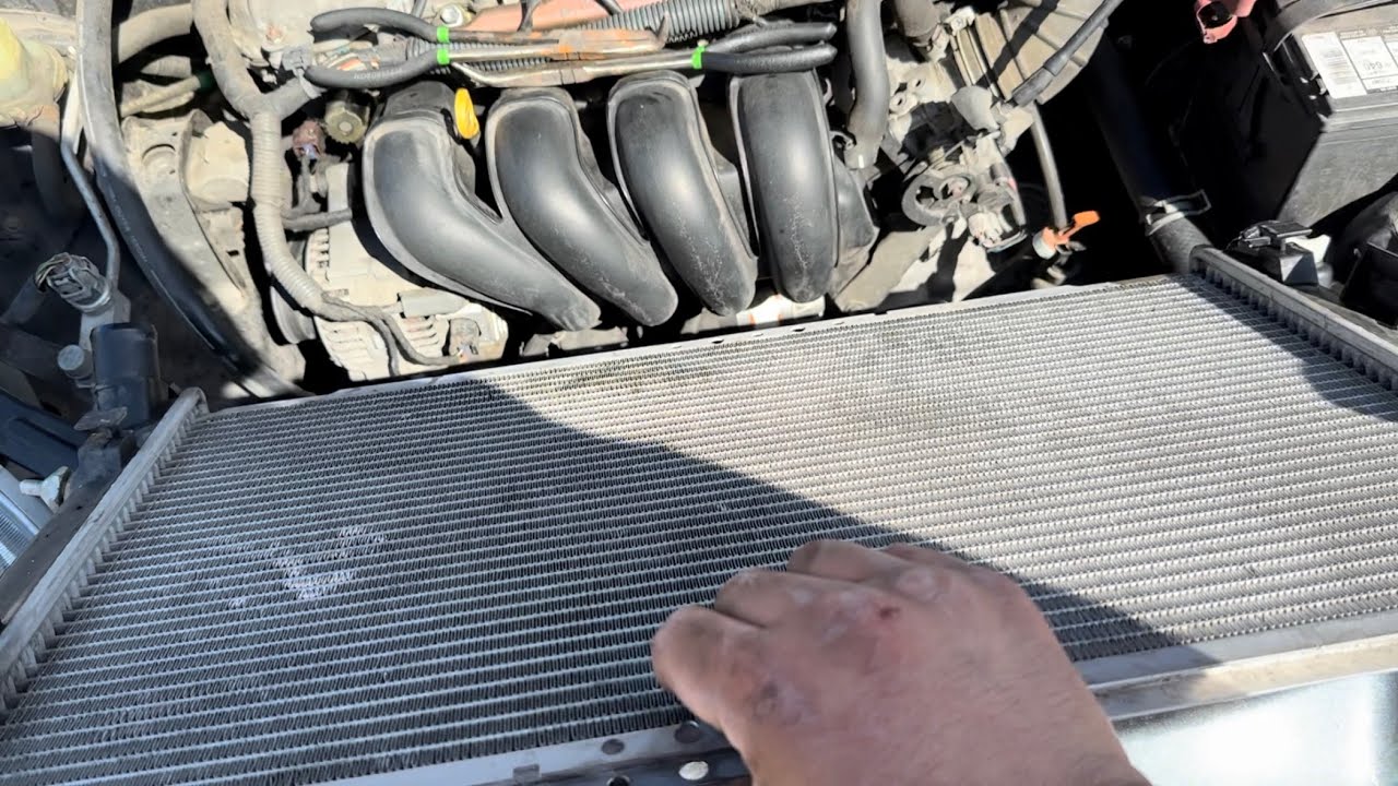 Possibly the easiest radiator swap / 2003-08 Toyota Matrix & Corolla Radiator swap + pressure test