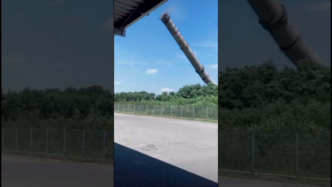 Detik-detik menara jatuh😱
