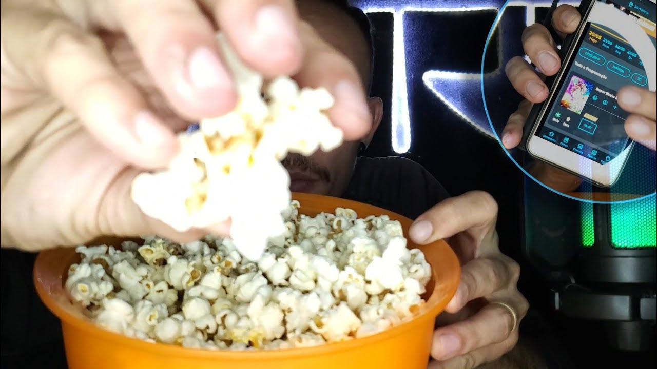 ASMR ⚪️ Comendo PIPOCA e pesquisando sobre FILMES