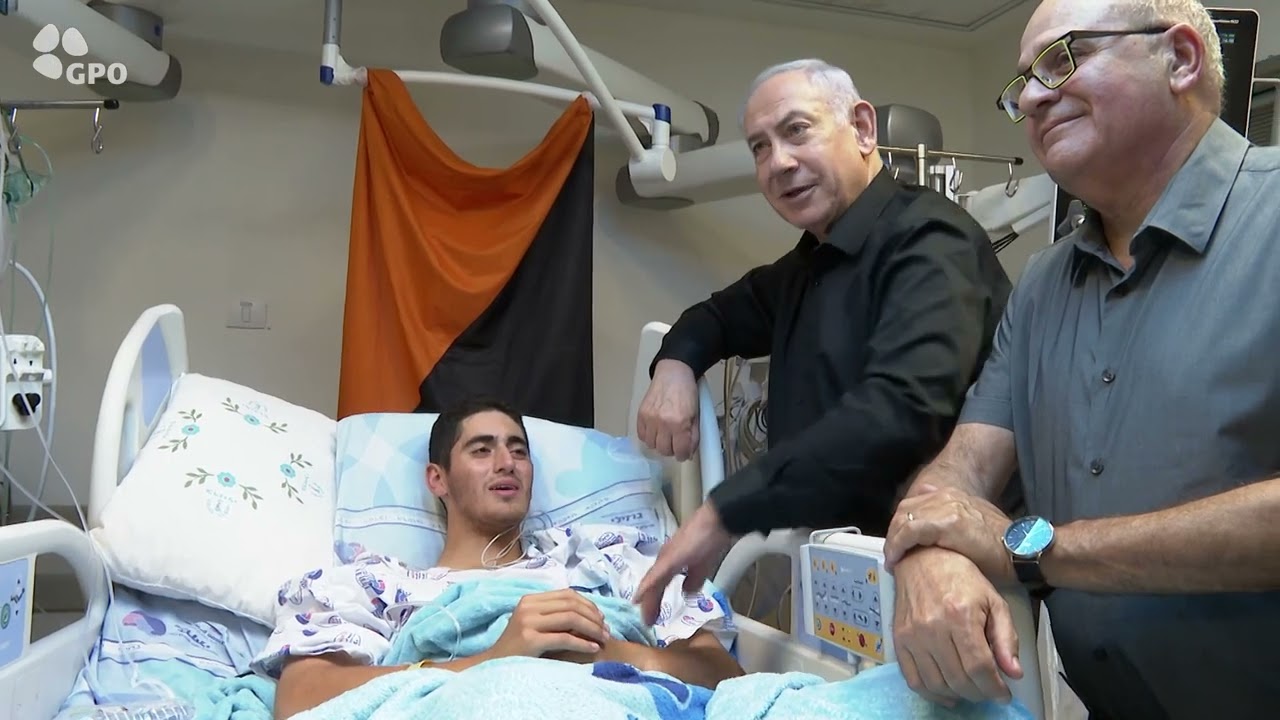 ראש הממשלה בנימין נתניהו פצועים ובני משפחותיהם במחלקת טיפול נמרץ בבית החולים ברזילי באשקלון.