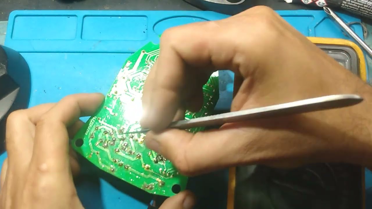 Conserto carregador de bateria de parafusadeira.