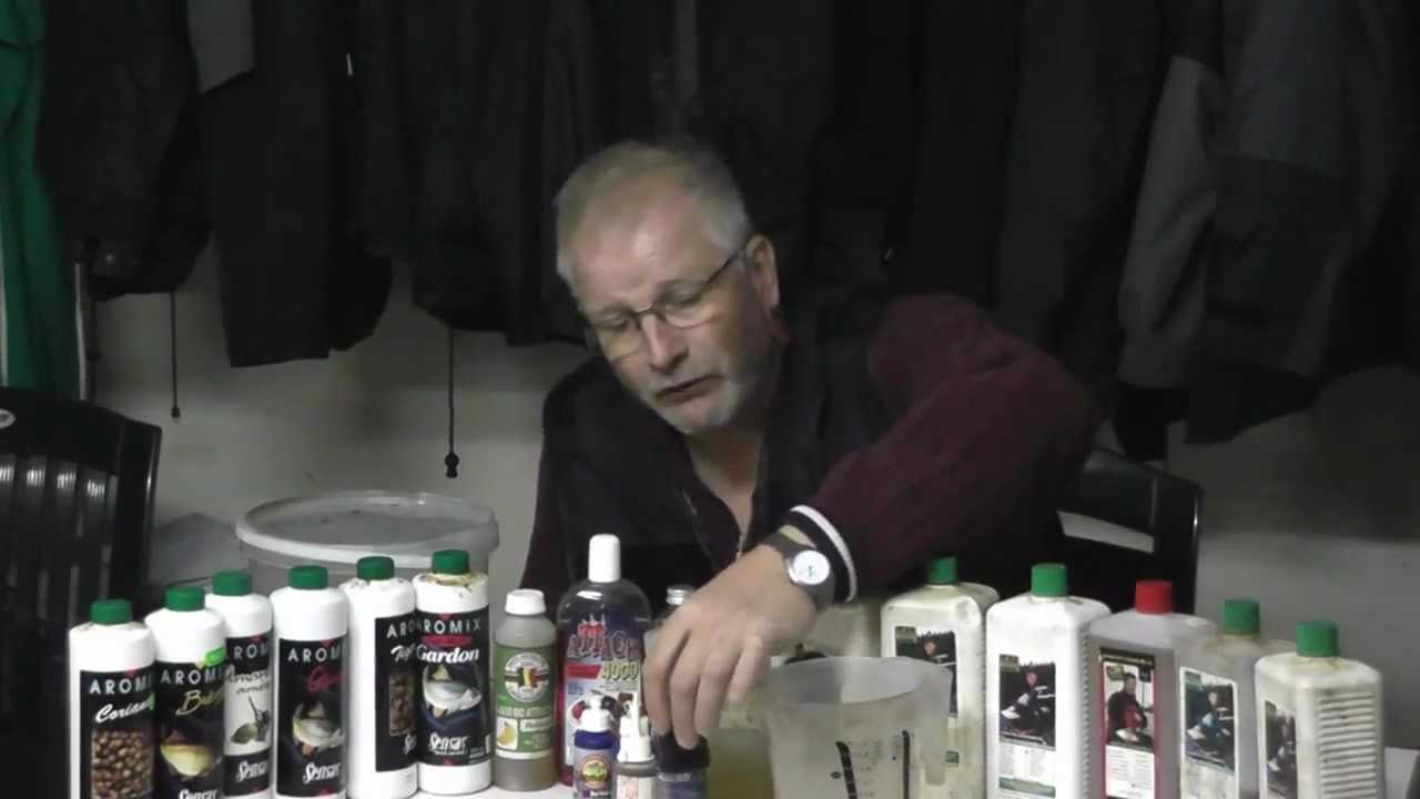 Angeln: Fl&uuml;ssige Lockstoffe f&uuml;r das Angelfutter.