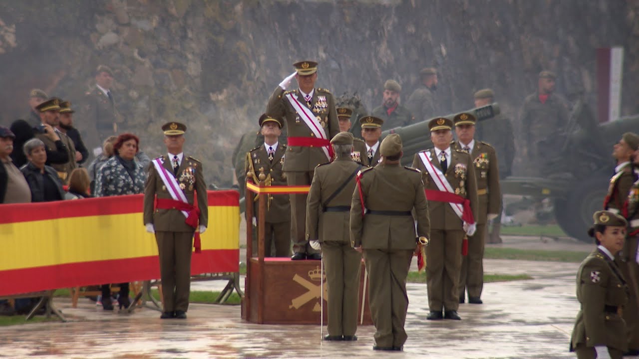 Artillería conmemora la festividad de Santa Bárbara en las Murallas Reales