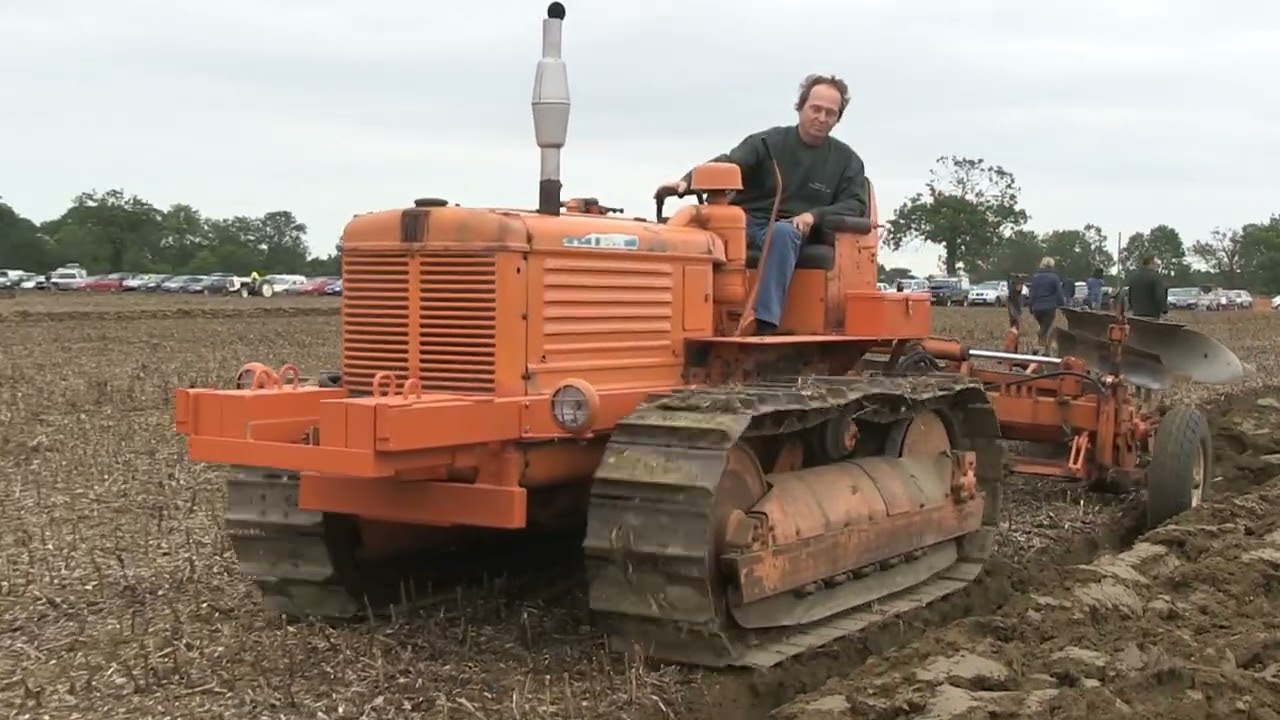 CRAWLERS WORKING AT BRAMPTON PLOUGH DAY