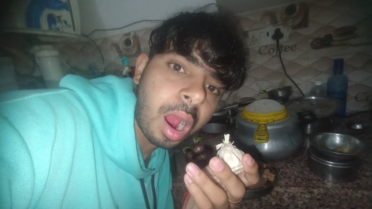 सकरगंदी की सब्जी में इतना बड़ा लहसून डाल दिया 😄