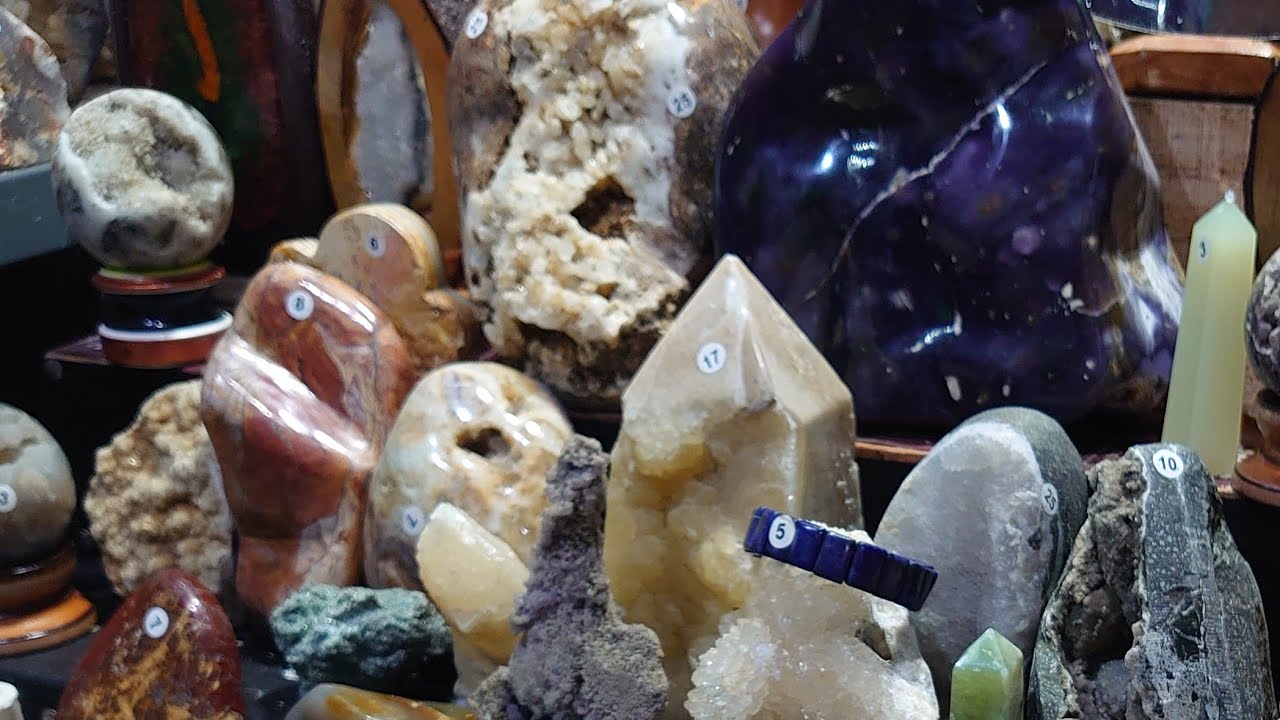 KOLEKSI BATU NATURAL YANG MEMPUNYAI MASING GAYA