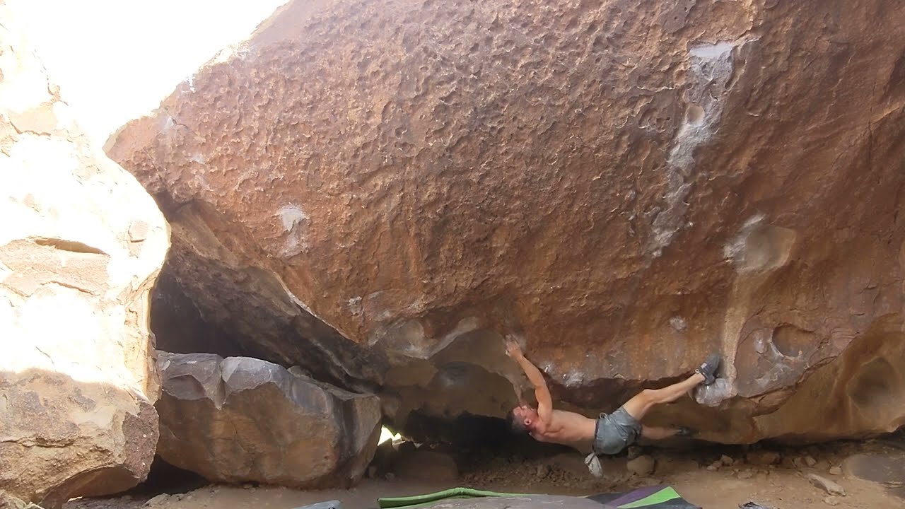 Nuns on their Knees V8 - North Mountain, Hueco Tanks