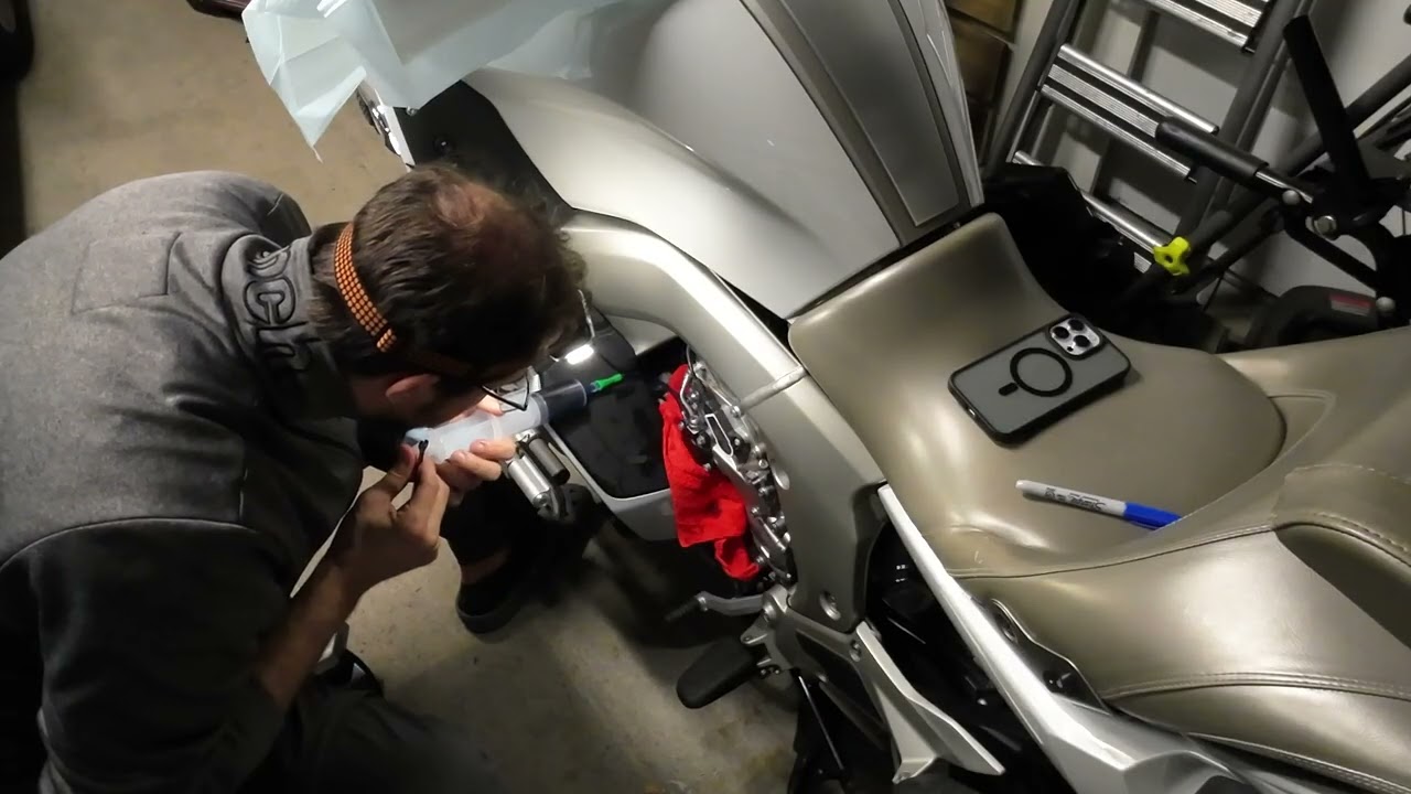 Замена жидкости сцепления BMW K1600 GTL 2014