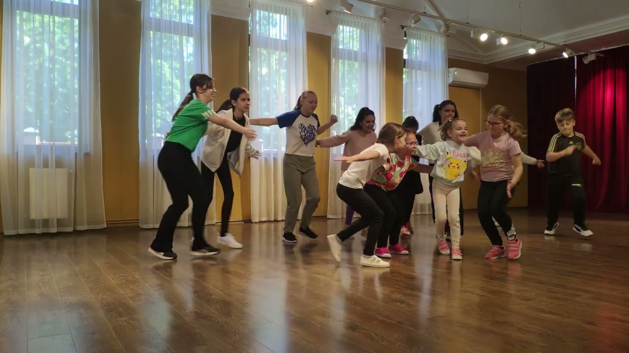Dancing Universe - Föld Napja 2024