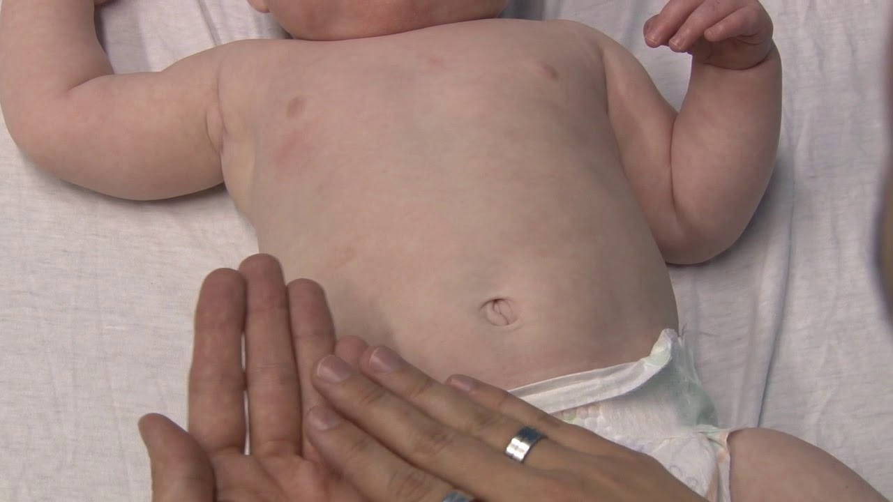Massage abdominal pour la constipation (enfants)