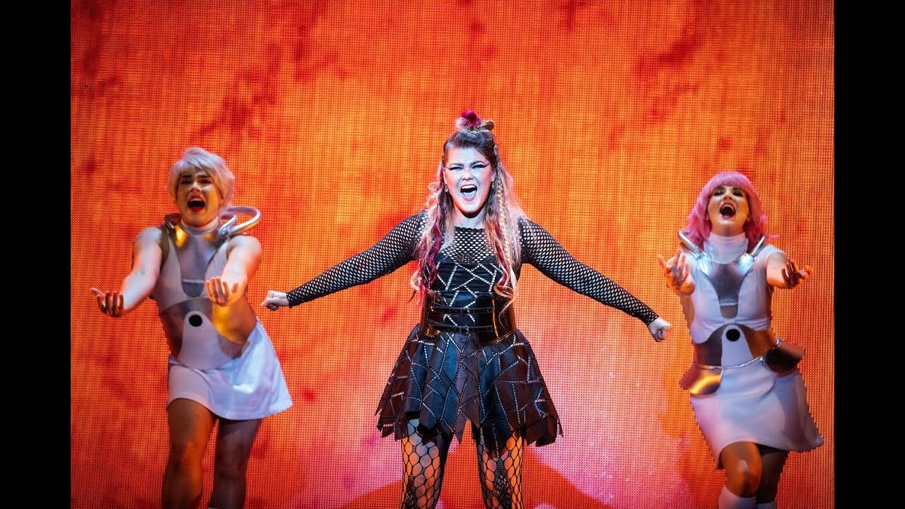 Saara Aalto - Somebody to Love - LIVE at We Will Rock You Musical (in Finnish)