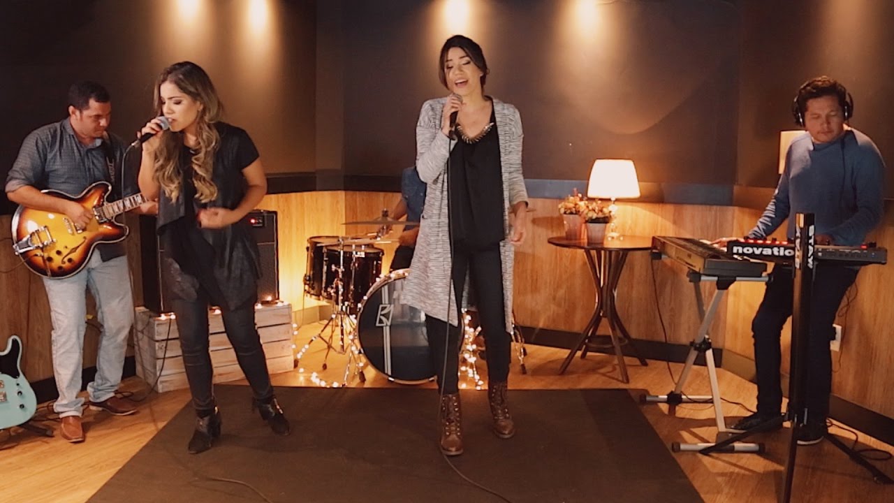 Elinne - Teu Amor me Atraiu ft. Gabriela Rocha.
