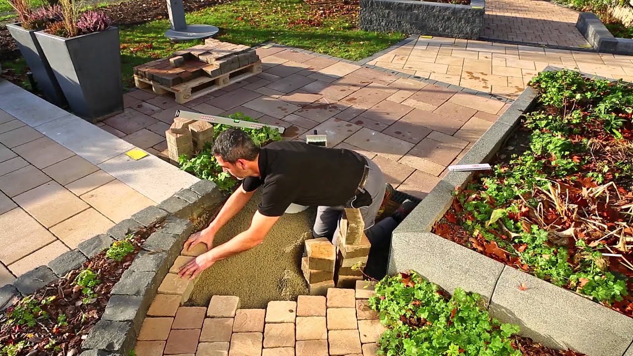 Gartengestaltung mit dem wasserdurchlässigen tubag Pflasterfugenmörtel PFF