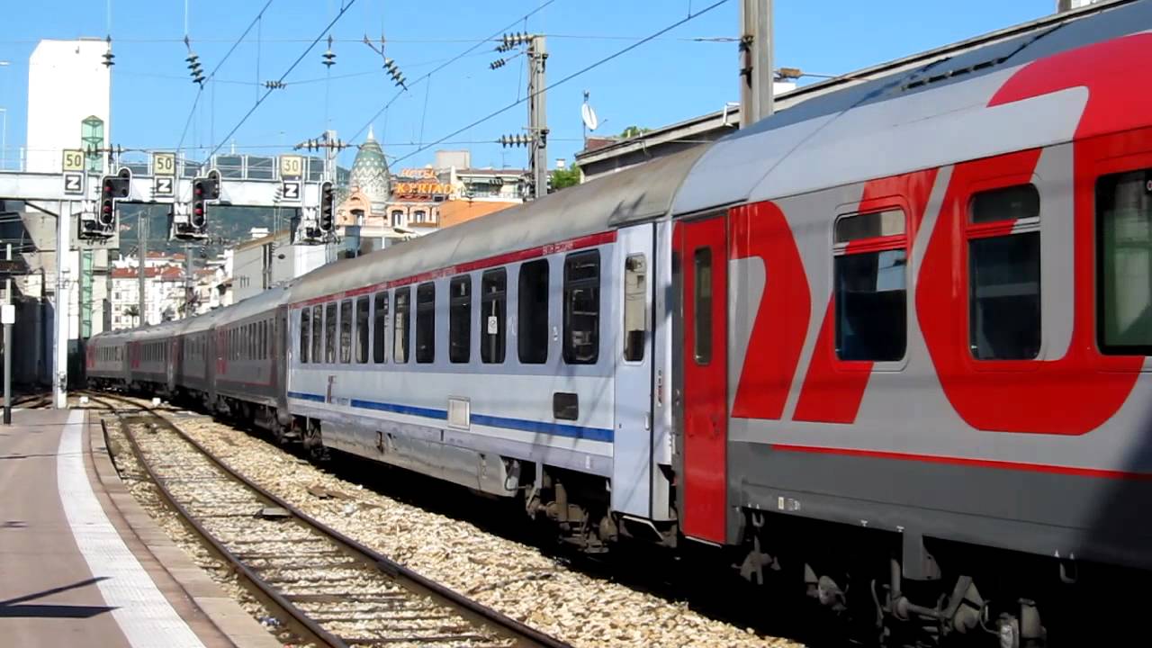 Le train de nuit Moscou - Nice tract&eacute; par une SNCF BB26000 &agrave; Nice Ville