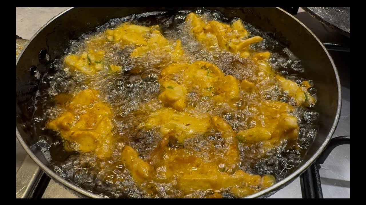 Pakoray || Alloo k Pakoray || Fritters || Ramadan Recipe || Authentic || Tasty