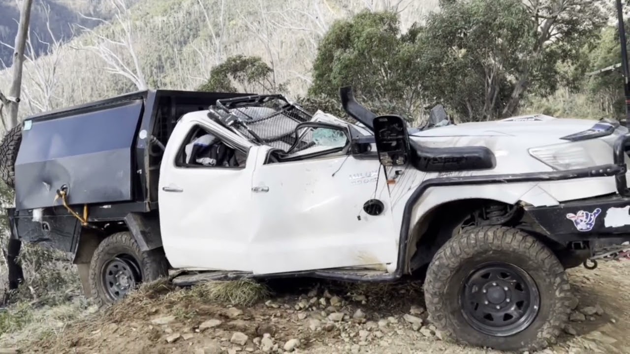 Hilux Rollover Salvage - Blue Rag Range Track Mt Selwyn.